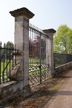 Grille du château de Dammartin